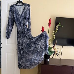 Guess Breanna Maxi Long Sleeve Dress Size M NEW !!!